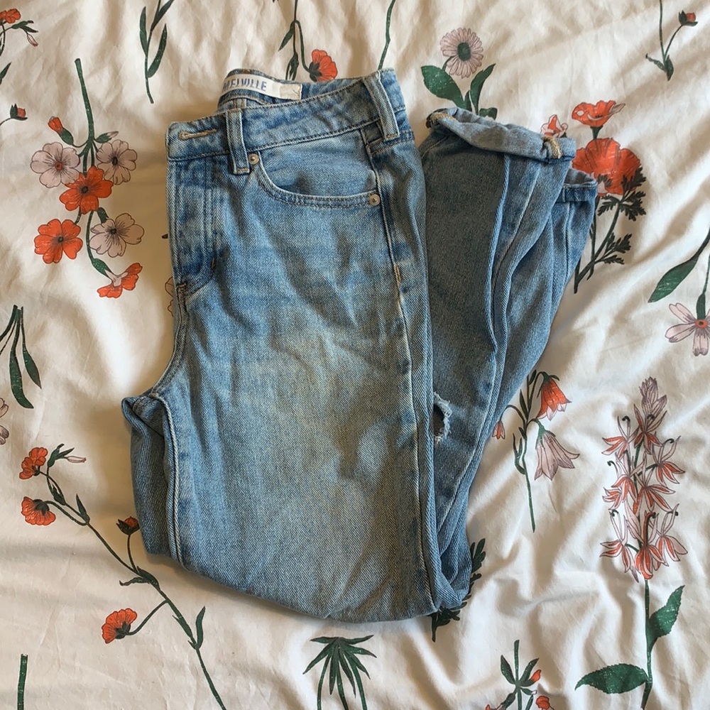 Brandy Melville Cropped Destroyed Mom Jeans